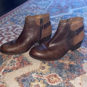 Memi Clarks Brown Booties- Size 6